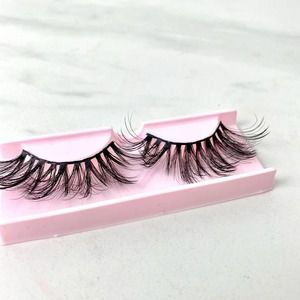 Darlin' Please Glamorous Instagram Worthy Lashes